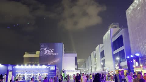 فعاليات سنيكر كون في حلبة كورنيش جدة ليلاً