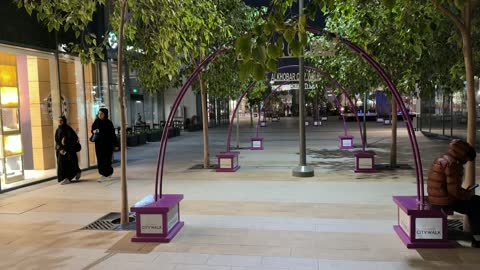 ممشي سيتي ووك في مدينة الخبر بالسعودية منطقة المشاة ليلاً