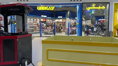 قطار ألعاب في الظهران مول بالمملكة العربية السعودية