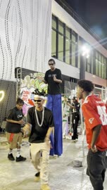 فعالية سنيكركون جدة رقص ملابس الشارع ليلاً