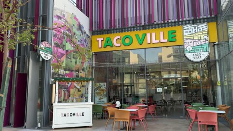 واجهة مطعم تاكو فيل سيتي ووك الخبر