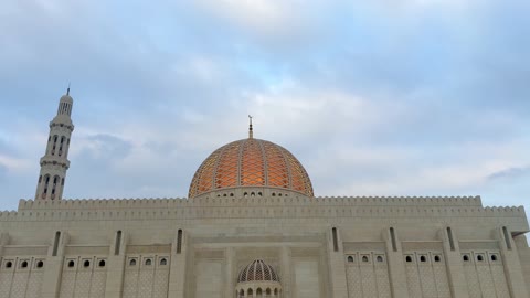 Sultan Qaboos Grand Mosque Muscat Evening Tilt Shot
