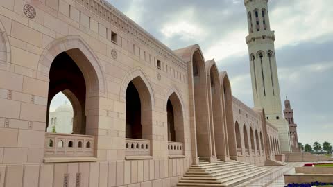 Sultan Qaboos Grand Mosque Muscat Panning Video