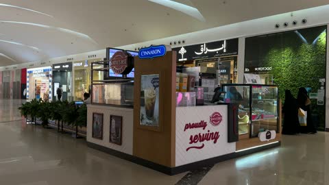 Cinnabon Kiosk Inside Dhahran Mall Saudi Arabia Stock Video
