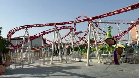 أفعوانية وردية في مدينة ملاهي الظهران مول