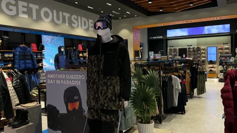 عرض ملابس رياضية شتوية في الظهران مول