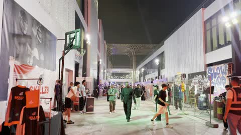 Sneaker Con Jeddah Night Event People Walking Urban Scene