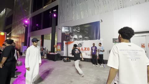 فعالية سنيكر كون جدة أنشطة كرة سلة ليلاً