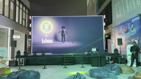 فعالية سنيكركون جدة عرض المسرح في الليل