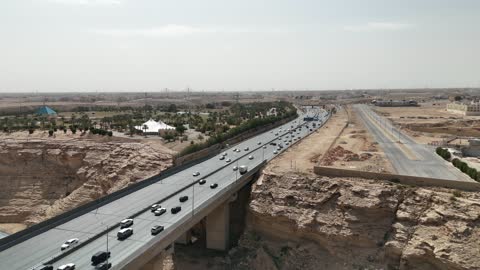 جسر ومنتزه وادي حنيفه في الرياض