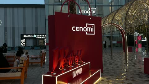 مجسم حقيبة تسوق سينومي في ساحة الدمام بالسعودية