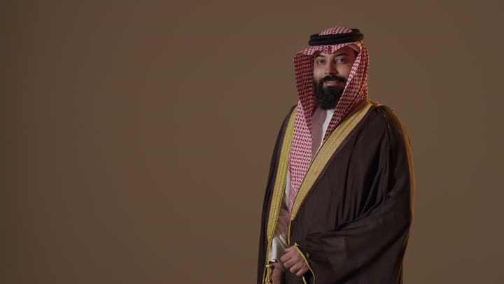 Saudi Man in Traditional Brown Bisht Studio Video