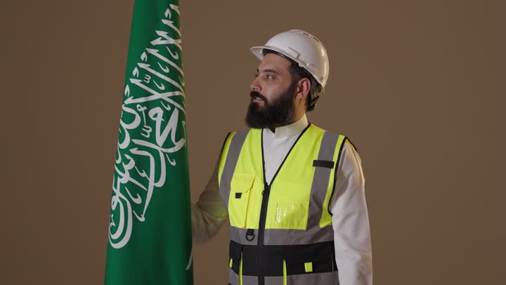 مهندس سعودي مع العلم تصوير استوديو مهني