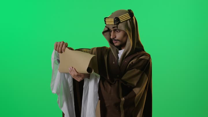 Saudi Man in Traditional Heritage Clothing Green Screen