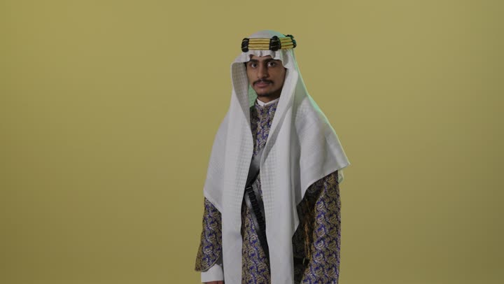شاب سعودي بالزي التقليدي في ذكرى يوم التأسيس