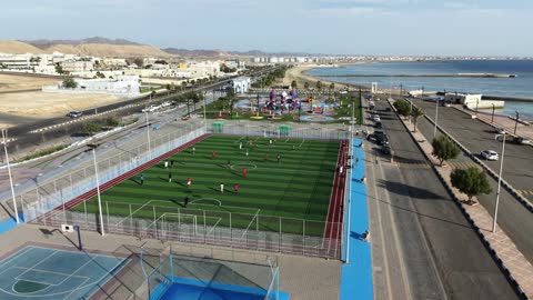 لقطة جوية لمنتزه وملاعب محافظة ضباء في السعودية