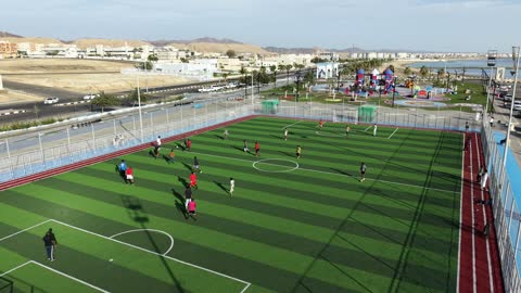 تصوير جوي لملعب كرة قدم في محافظة ضباء السعودية