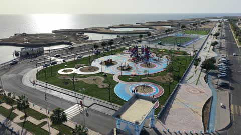 لقطة جوية لكورنيش محافظة ضباء الساحلي في السعودية