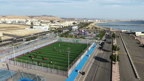 لقطة جوية لمنتزه كورنيش ضباء في السعودية