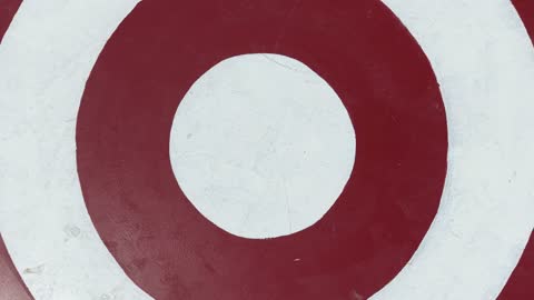 مشغل طائرة بدون طيار في منتزه ضباء بتبوك