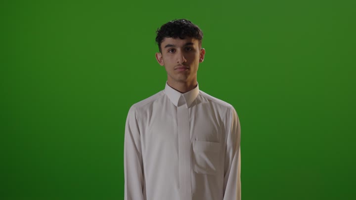 Saudi Man in Thobe Stop Gesture Green Screen