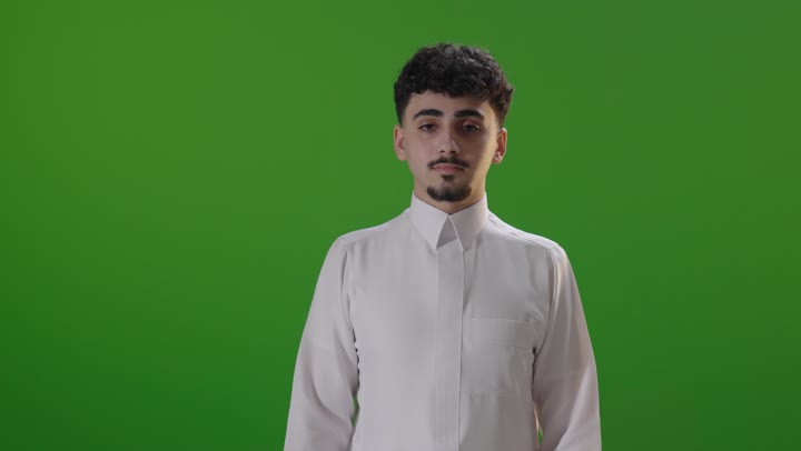 Saudi Man in Thobe Thumbs Up Green Screen