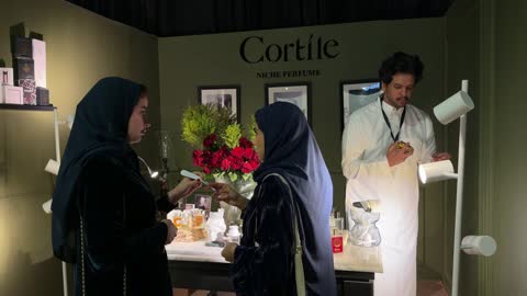 تفاعل بيع عطور نيش في معرض الظهران إكسبو السعودية