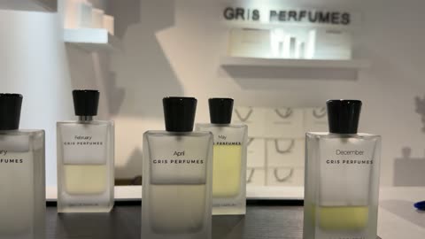 عرض عطور في فعالية لمتنا بمعرض الظهران إكسبو