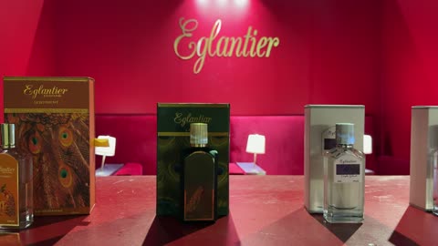 عرض عطور فاخرة في معرض الظهران إكسبو السعودية