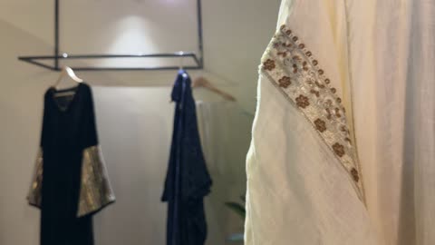 عبايات عربية تقليدية معروضة في إكسبو الظهران