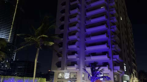 الممشى الفني في جدة إضاءة المباني ليلا رمضان