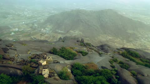 لقطات جوية لقرية غيه الأثرية في جبال عسير السعودية