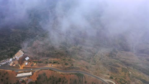 جبال طلان جازان لقطات جوية للضباب والغيوم