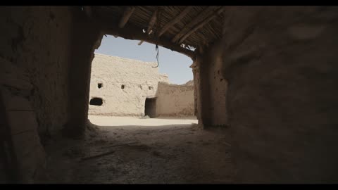 بيت طيني تراثي في سدير لقطة تتبع