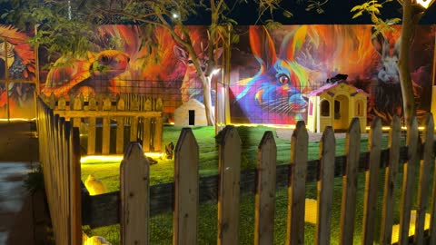 حديقة العجائب بالجبيل حظيرة حيوانات وجداريات ليلا