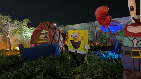 شخصيات سبونج بوب في حديقة العجائب بالجبيل لقطات ليلية