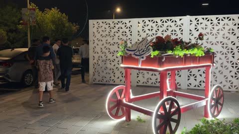 احتفالات العيد في شوارع الدمام ليلاً