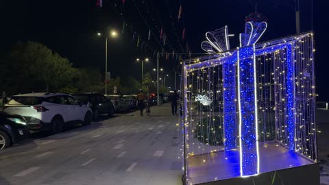 زينة العيد في الدمام وحركة الشارع ليلاً