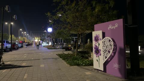 احتفالات عيد الفطر في ممشى كورنيش الدمام ليلاً