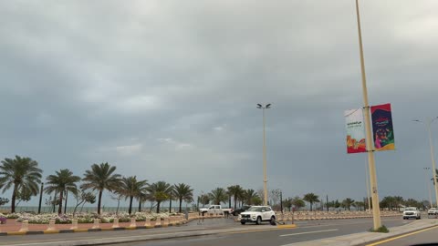 فيديو طريق كورنيش الدمام مع لوحات العيد