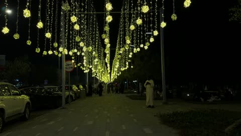 زينة العيد في الدمام السعودية لقطة ليلية