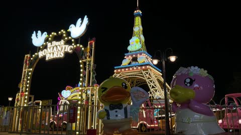 فعاليات مجسمات بي داك ليالي الخبر بنانا بيتش ليلاً