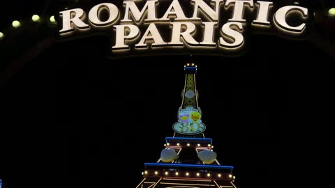 مجسم برج إيفل في فعاليات ليالي الخبر السعودية