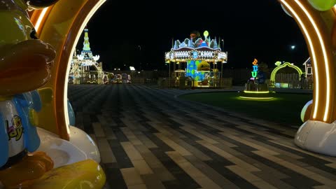 فيديو مدينة ملاهي بنانا بيتش الخبر ليلاً