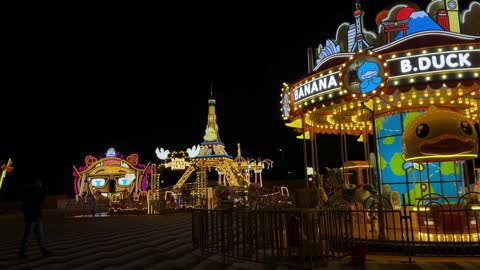 ملاهي بي داك بنانا بيتش الخبر ليلاً