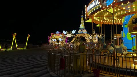 ملاهي بنانا بيتش في الخبر ليلاً فيديو