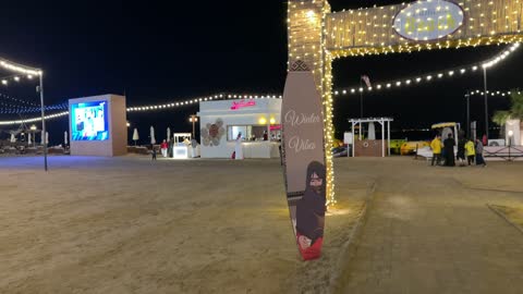 لوحة شتاء الخبر في فعاليات بنانا بيتش ليلاً