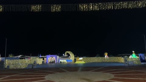 إضاءة بنانا بيتش الخبر في الليل فيديو