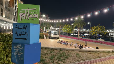 فعالية ألوان الجبيل في الممشى البحري ليلاً