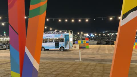 فعالية ألوان الجبيل بالواجهة البحرية ليلاً لقطة ثابتة